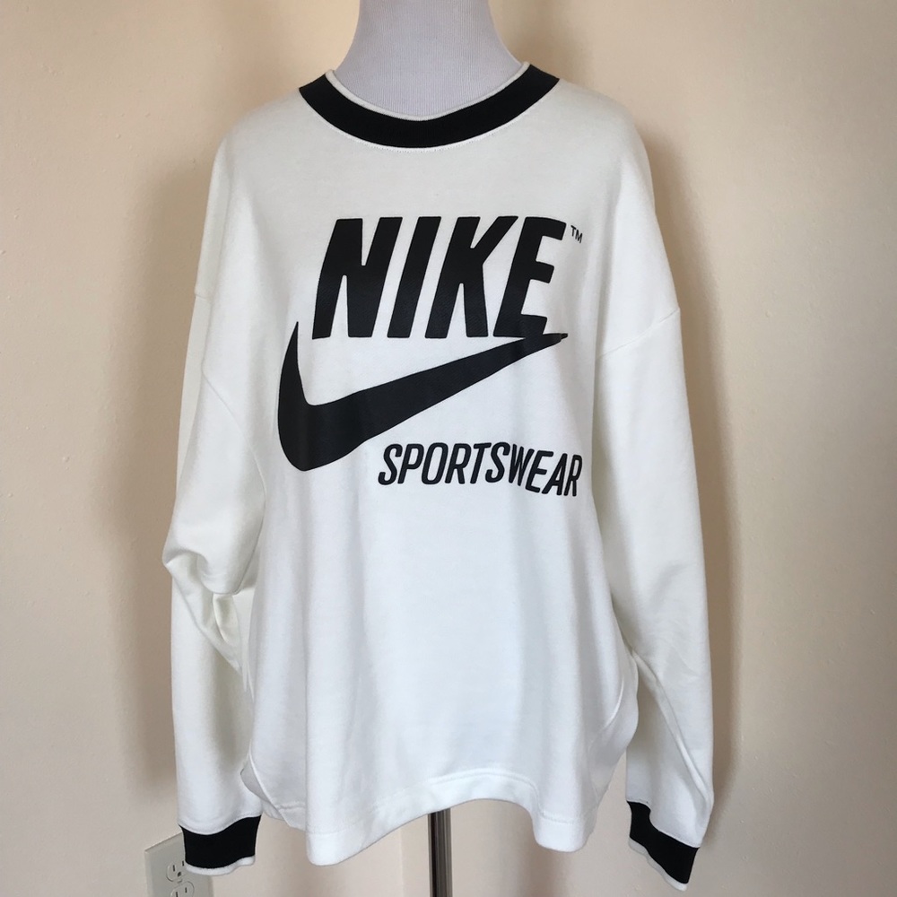 NWT Nike Women’s Sportswear Archive Crew Neck - Picture 2 of 8